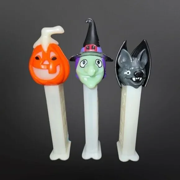 21 Vintage & Current Pez Dispensers Garfield Dino Semi Halloween Glow Bugs Bunny - Picture 8 of 10